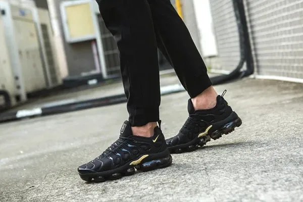 Nike Air VaporMax Plus Blue Gradient Sneakers - 8