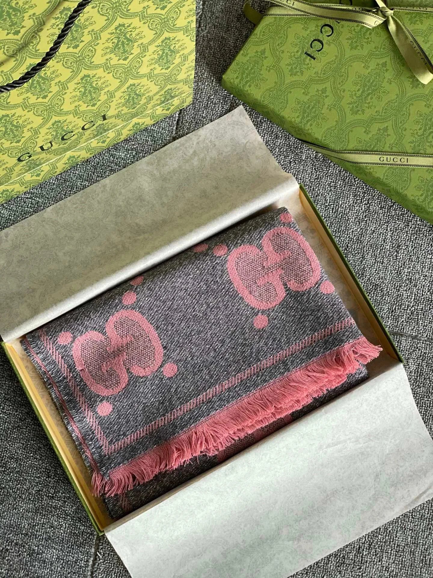 GUCCI/古奇秋冬季保暖围巾女经典羊毛披肩男双面字母提花百搭时尚围脖粉色
