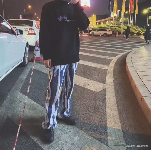 Stussy Graphic Print Black Crewneck Sweatshirt Hoodie - 13