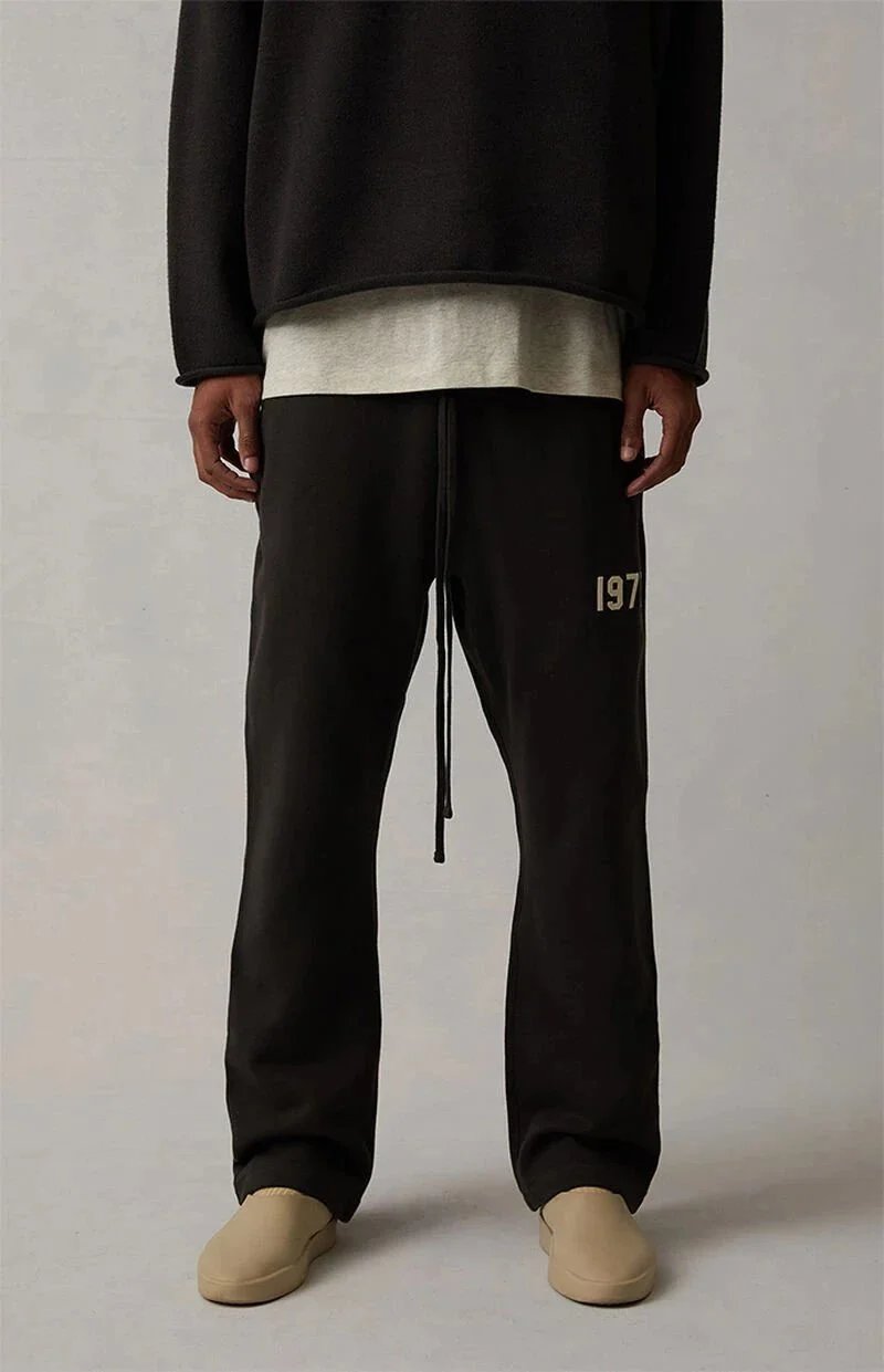 【大魔王出品】过验版本 【内衬薄毛圈直筒卫裤】Fear Of God Essentials 1977 Relaxed Sweatpants FOG 1977立体植绒字母LOGO直筒卫裤 内衬薄毛圈 美式高街宽4-25 JT