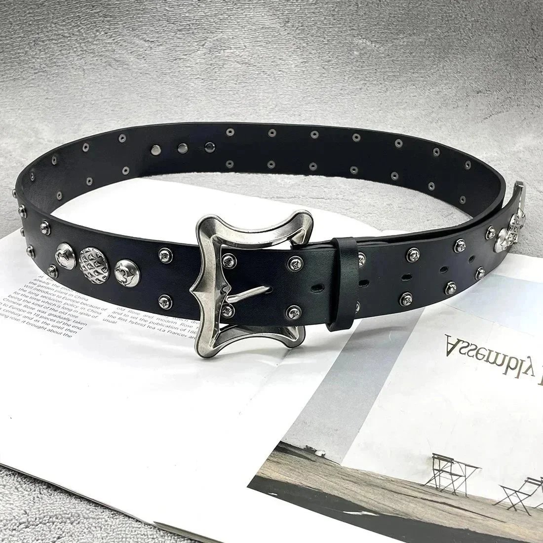 [Square-Clasp Rivets] Crocs CH Saint Sword Heart Belt SKU image