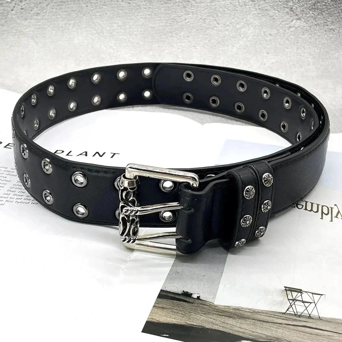 [Dot-studded double-pin buckle] Cro CH Sacred Sword leather belt SKU image