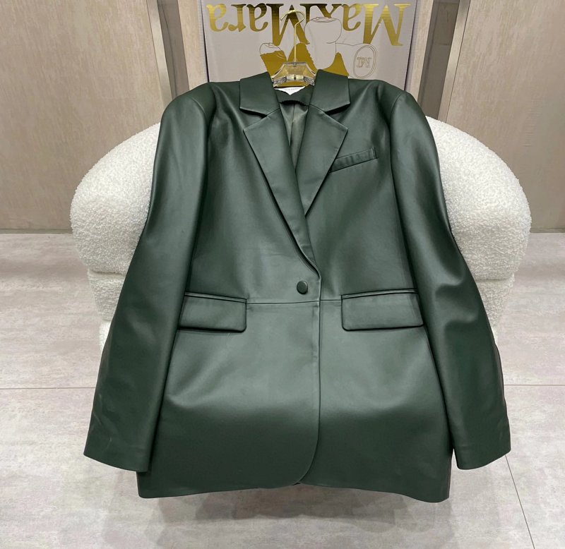 3 Bottega Veneta BV