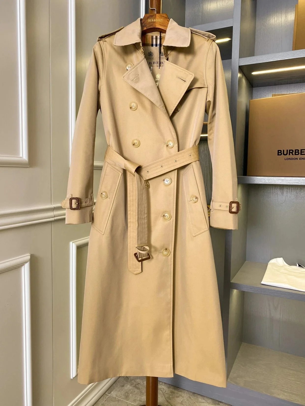 Burberry 2021 New Heritage Trench Coat for Women, Classic Kensington Fit, Black & Two-Tone Check, Long Length (Includes Hanger & Dust Bag)