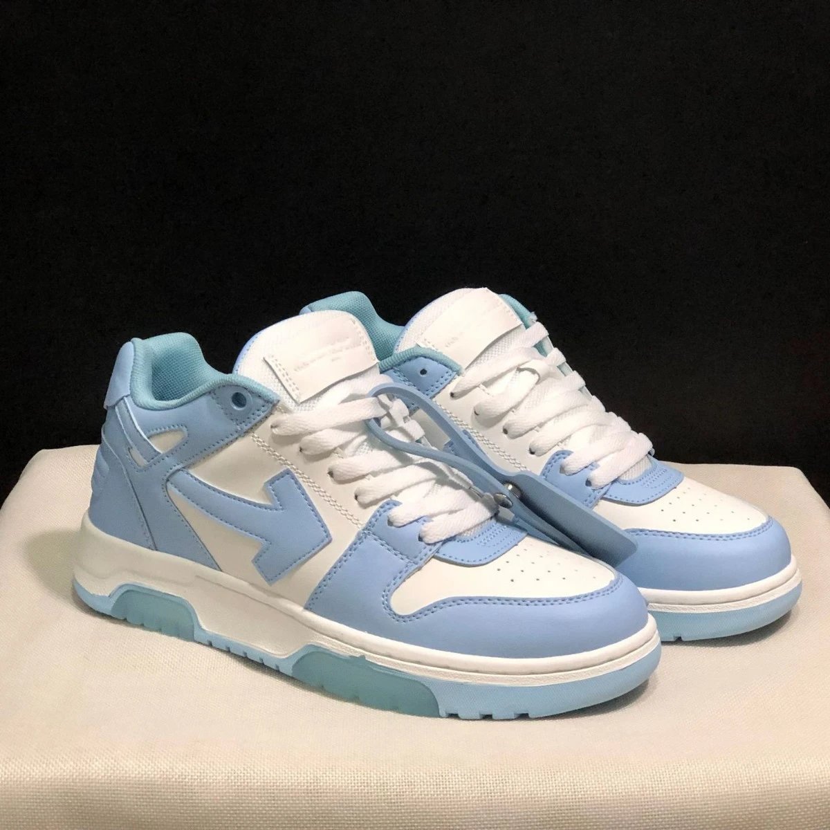 Off-White Sneakers Arrow Logo High-Top image 3