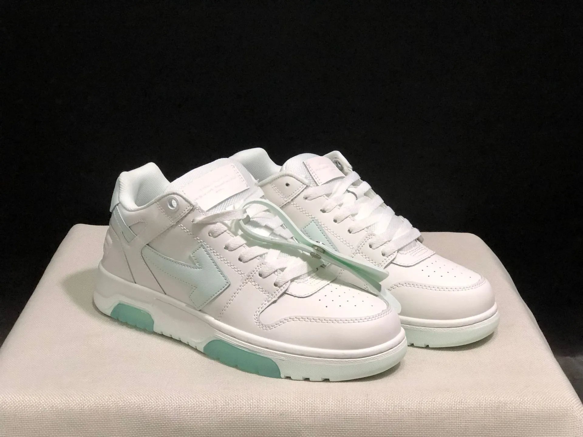 Off-White Sneakers Arrow Logo High-Top — #31