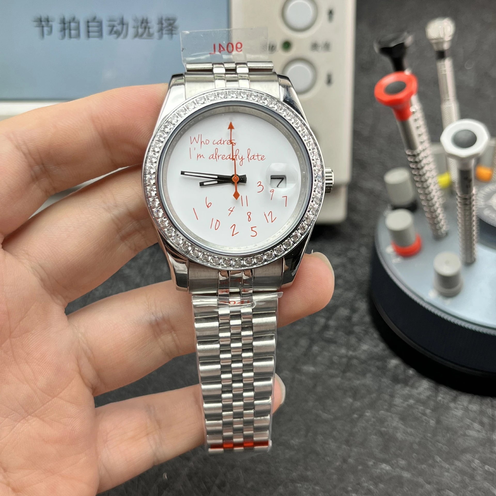 Diamond Bezel Luminous Orange Hands