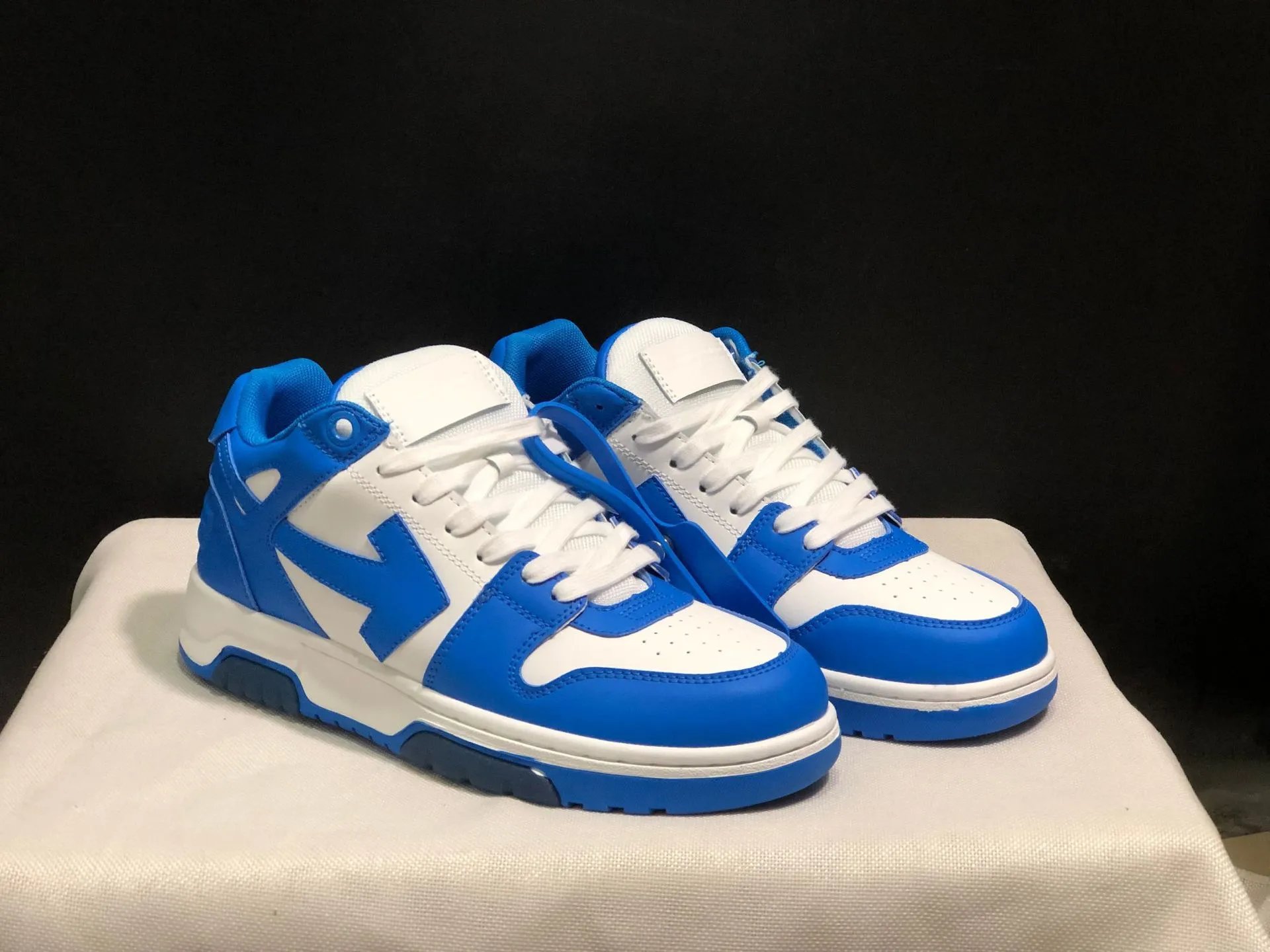 Off-White Sneakers Arrow Logo High-Top — #22