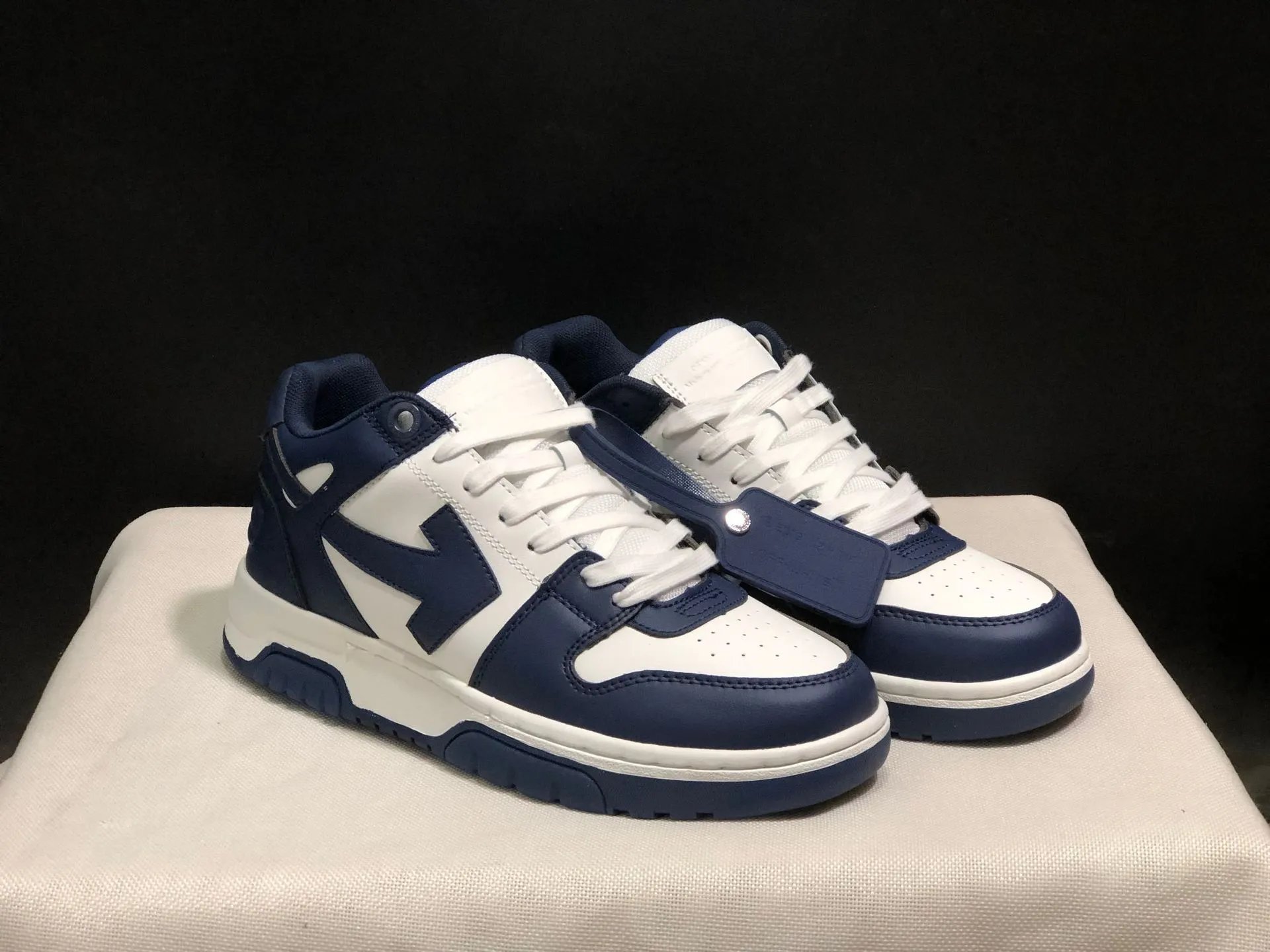 Off-White Sneakers Arrow Logo High-Top — #20