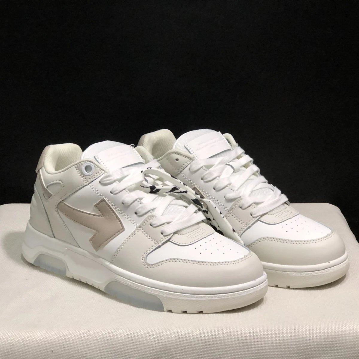 Off-White Sneakers Arrow Logo High-Top image 4