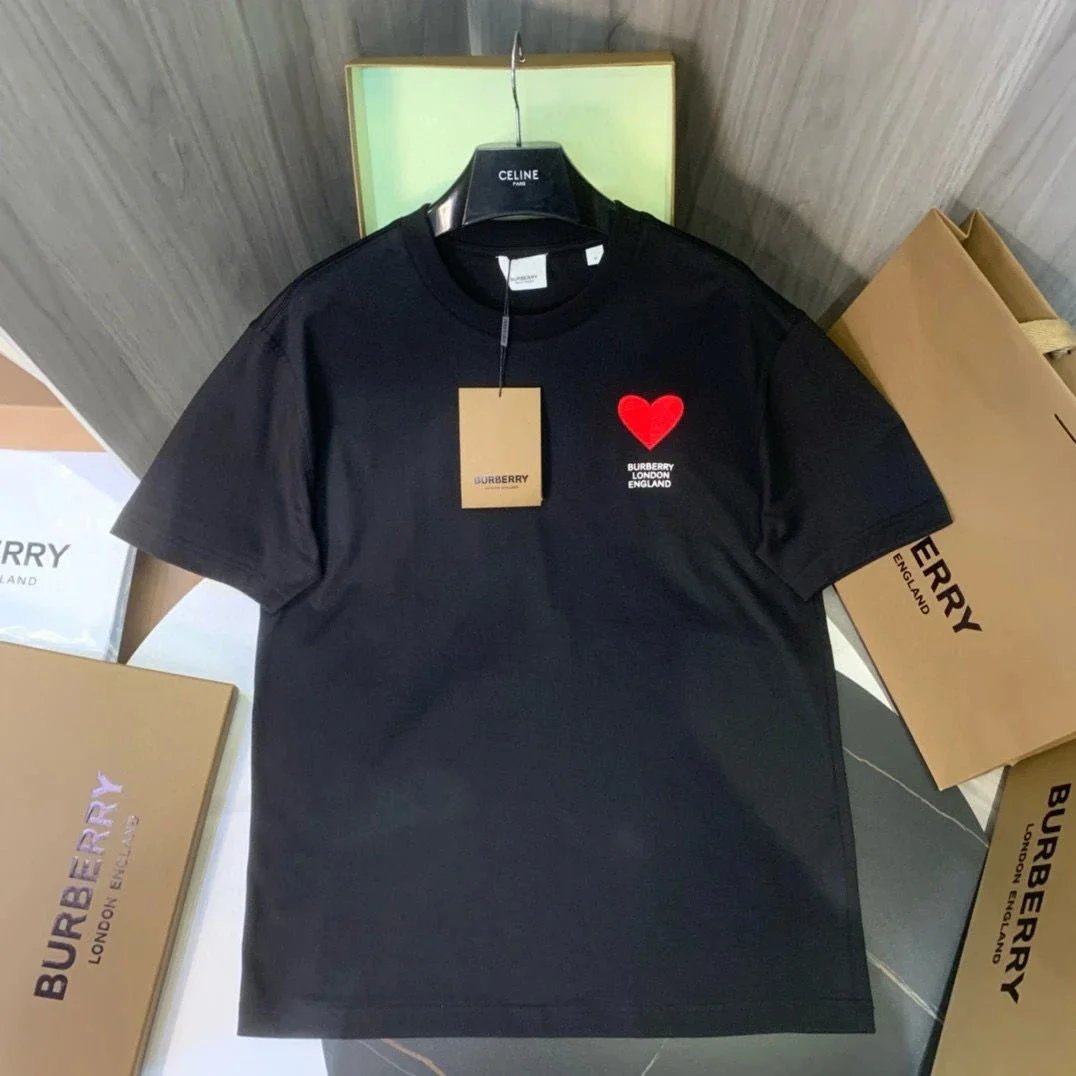 Burberry T-Shirt Heart Letter Black
