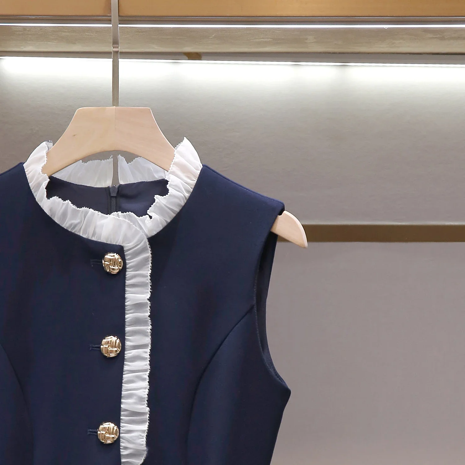 SP's new summer style French rich lady's pleated stand-up collar vest fake two-piece long waist dress for women