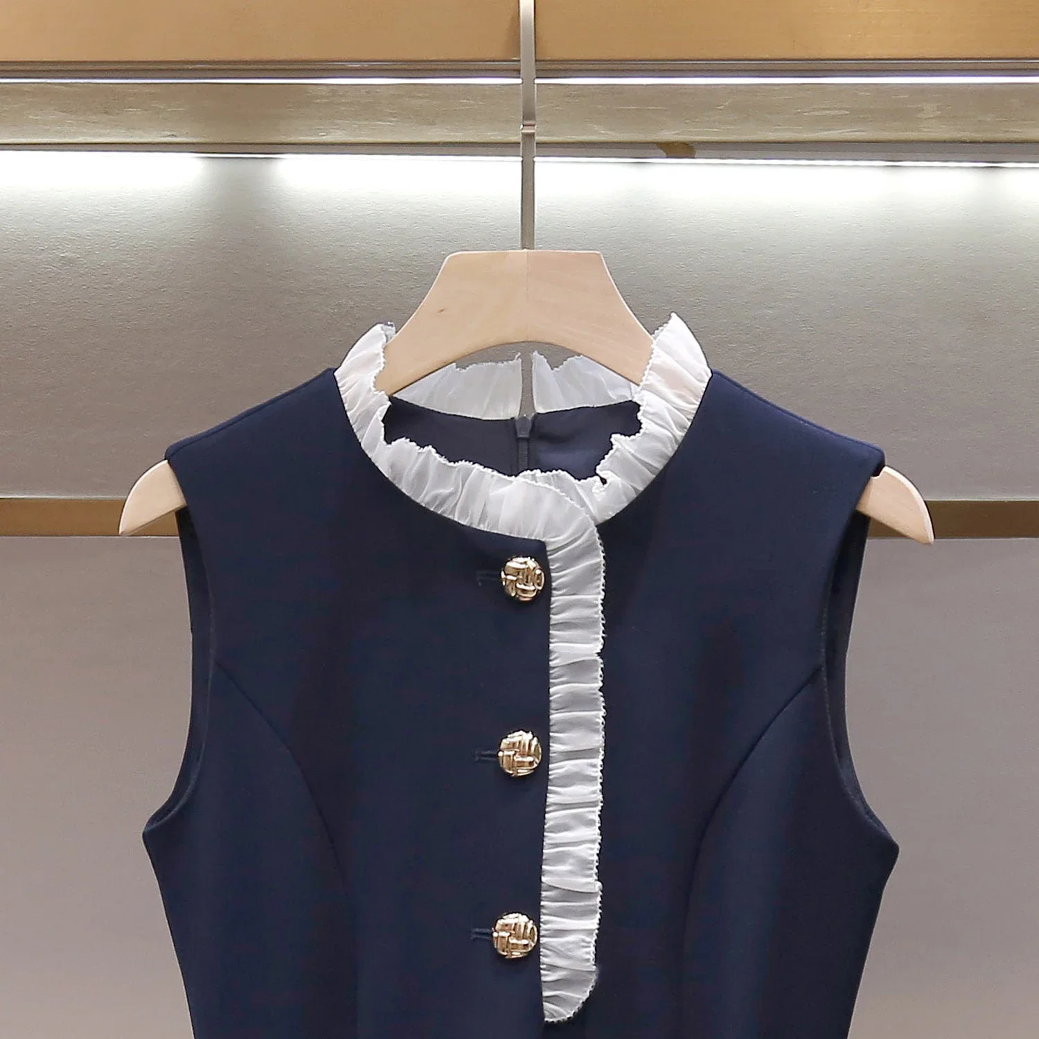 SP's new summer style French rich lady's pleated stand-up collar vest fake two-piece long waist dress for women
