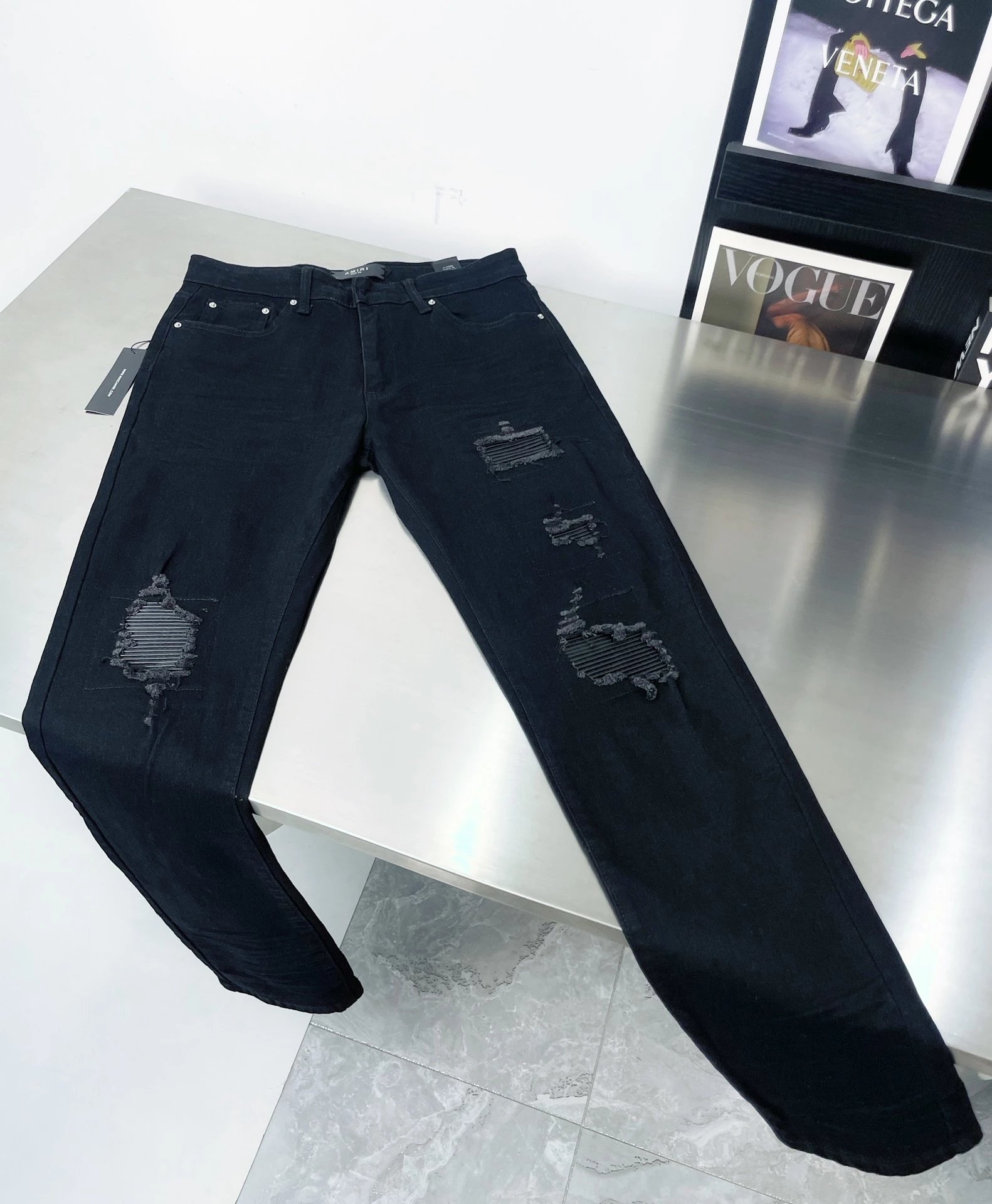165重工版本 AMIRI MX1黑拼皮高街牛仔裤修身弹力水洗刀割破洞长裤FOG高街男潮 AMIRI黑色拼皮牛仔裤  水洗大厂出品 正面 背面 裤脚猫须玩美落色 满满的高级感 膝盖部分破坏设计搭配拼皮...