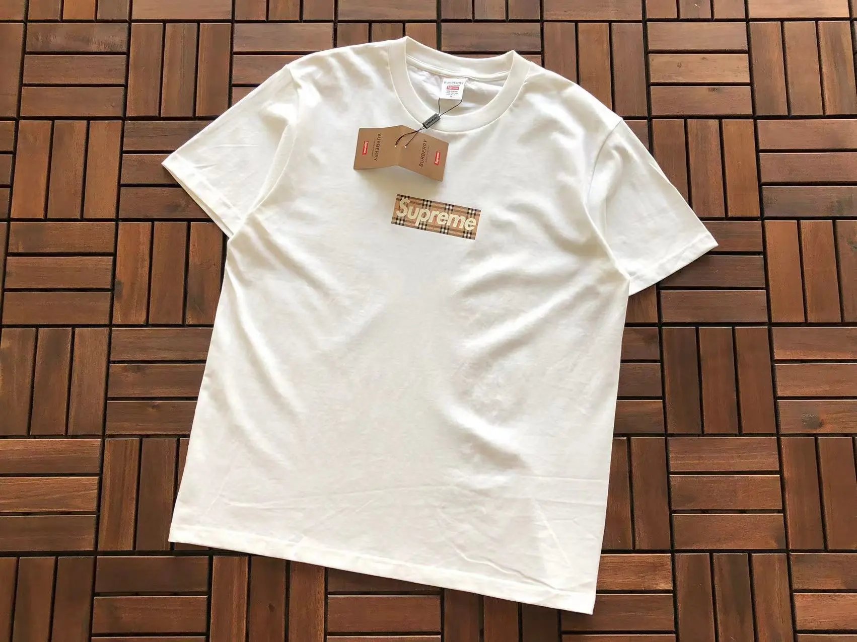 B308 Burberry collaboration white