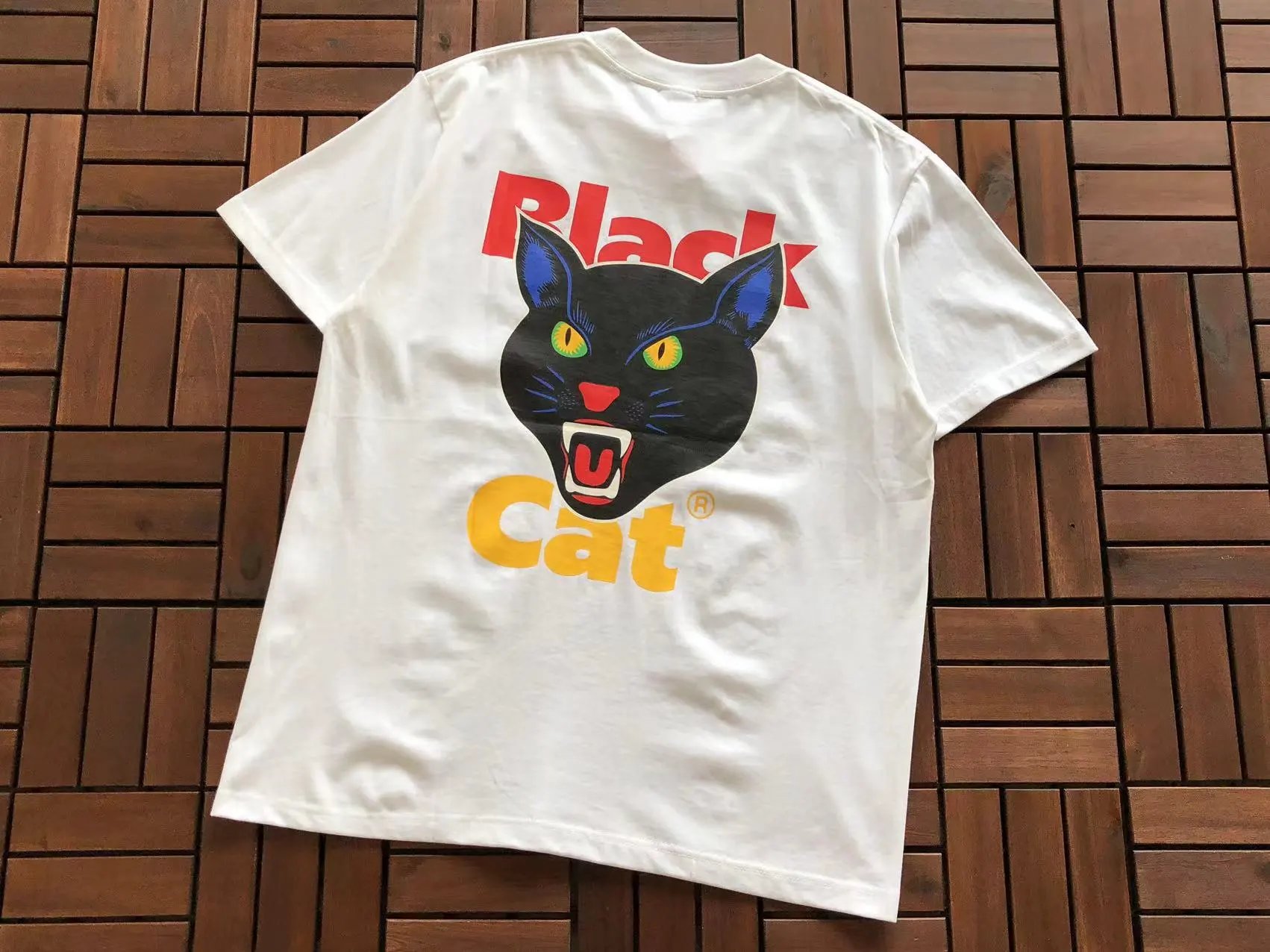 B378 Black Cat White