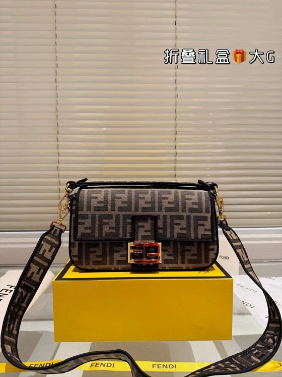 Fen Baguette Bag Size: 25.15cm FD Bag
