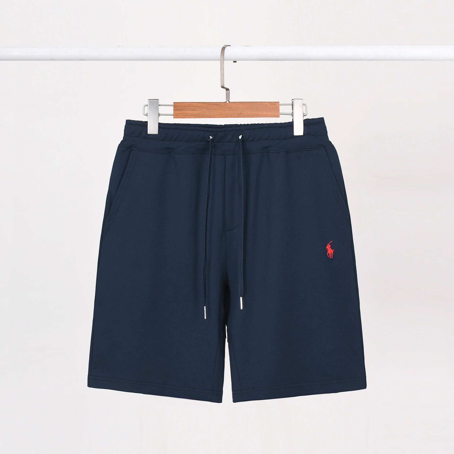 Shorts in navy blue and red