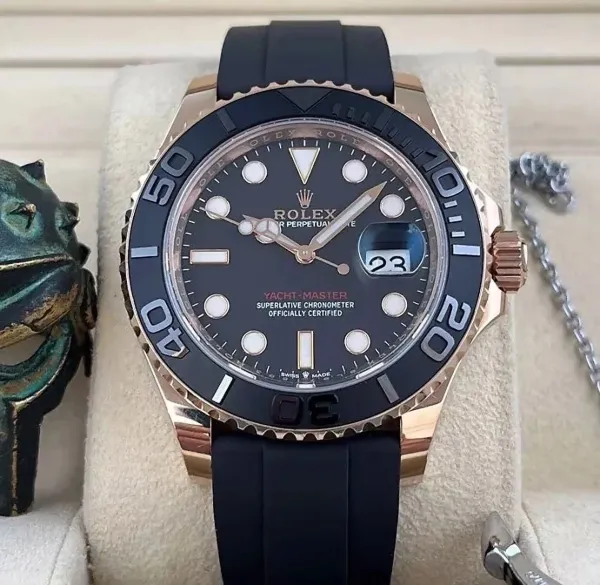 Rolex Yacht-Master 40mm Everose Gold Black Dial Rubber Strap Mechanical Watch - 1