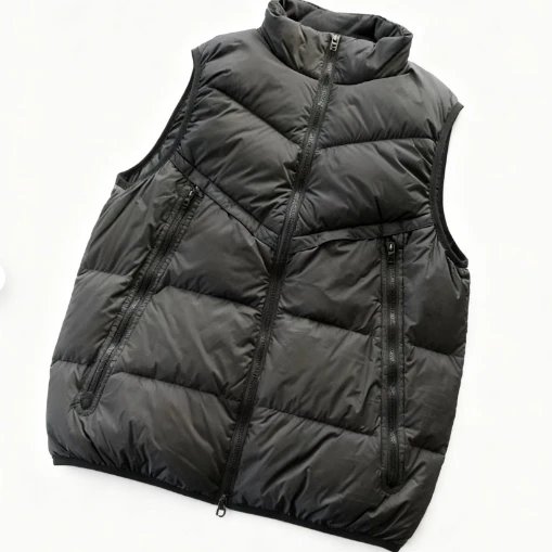 Zuo Xiu White Shell and Black Shoulder Quilted Vest in 12 Colors 33110405