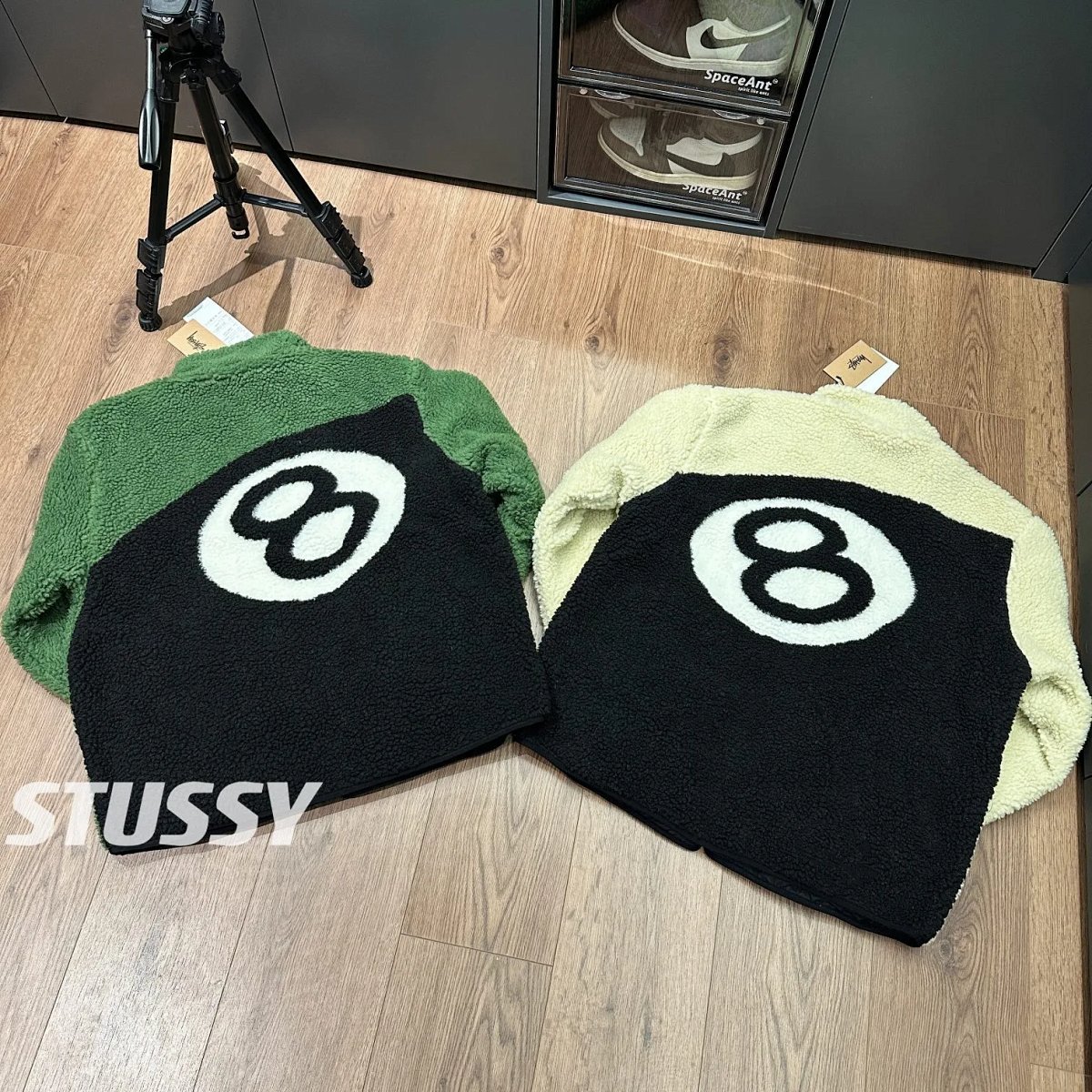 Balenciaga 8-Ball Sherpa Jacket Beige / Black Outerwear product detail 2 in Litbuy spreadsheet finds