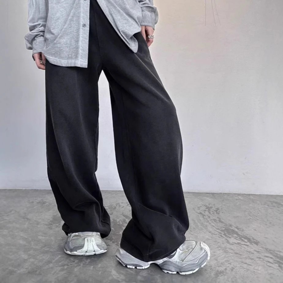 Wide-Leg Black Sweatpants [1 style]