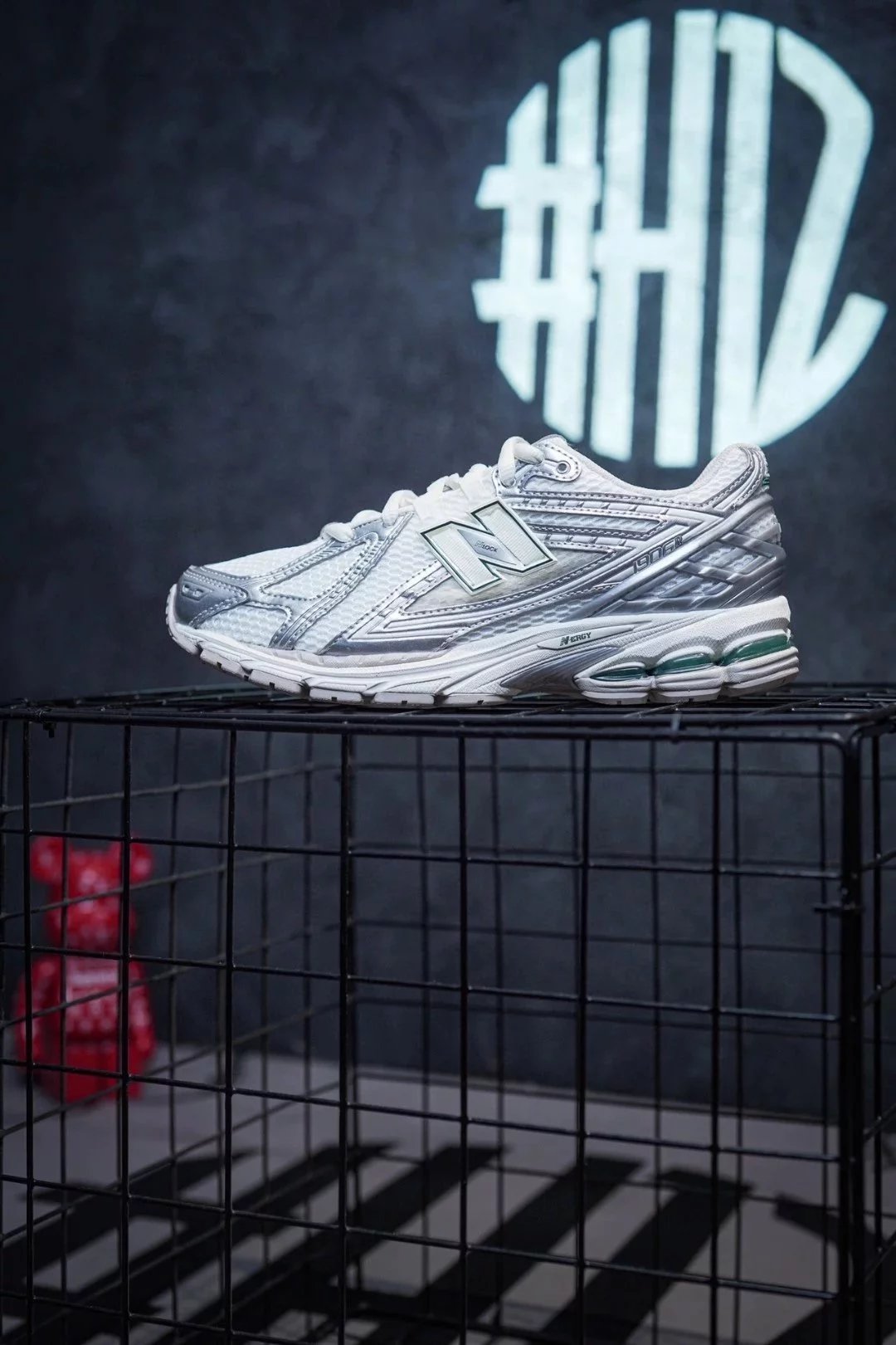 🔑N450390【Authentic Company-Grade NB 1906R Silver Green】New Arrival - Retro Elements Layered with Fiber-Split Leather and Breathable Mesh Upper, Classic Archive Sole Combination, T-Beam Outsole for Arch Support, Heel Features Exposed Cushioning Gel