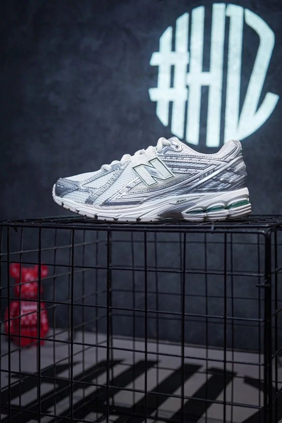 🔑N450390【Authentic Company-Grade NB 1906R Silver Green】New Arrival - Retro Elements Layered with Fiber-Split Leather and Breathable Mesh Upper, Classic Archive Sole Combination, T-Beam Outsole for Arch Support, Heel Features Exposed Cushioning Gel
