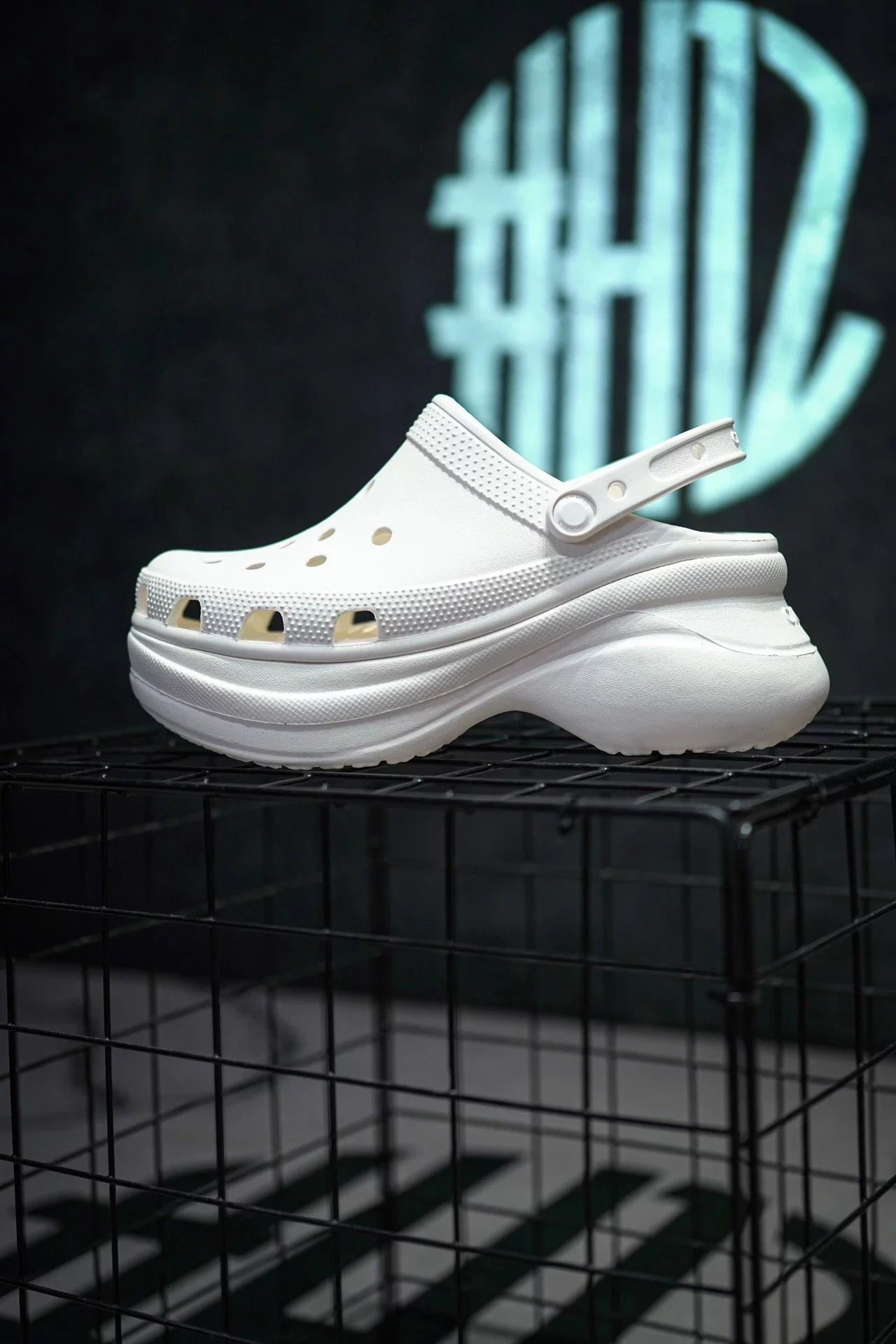 N299250【Crocs卡骆驰 Classic Clog 鲸鱼洞洞鞋】欧阳娜娜 杨幂同款 增高时髦显腿长 厚底6公分 透明防水袋包装 需要DIY配件可自行购买 超轻Croslite专利材料打