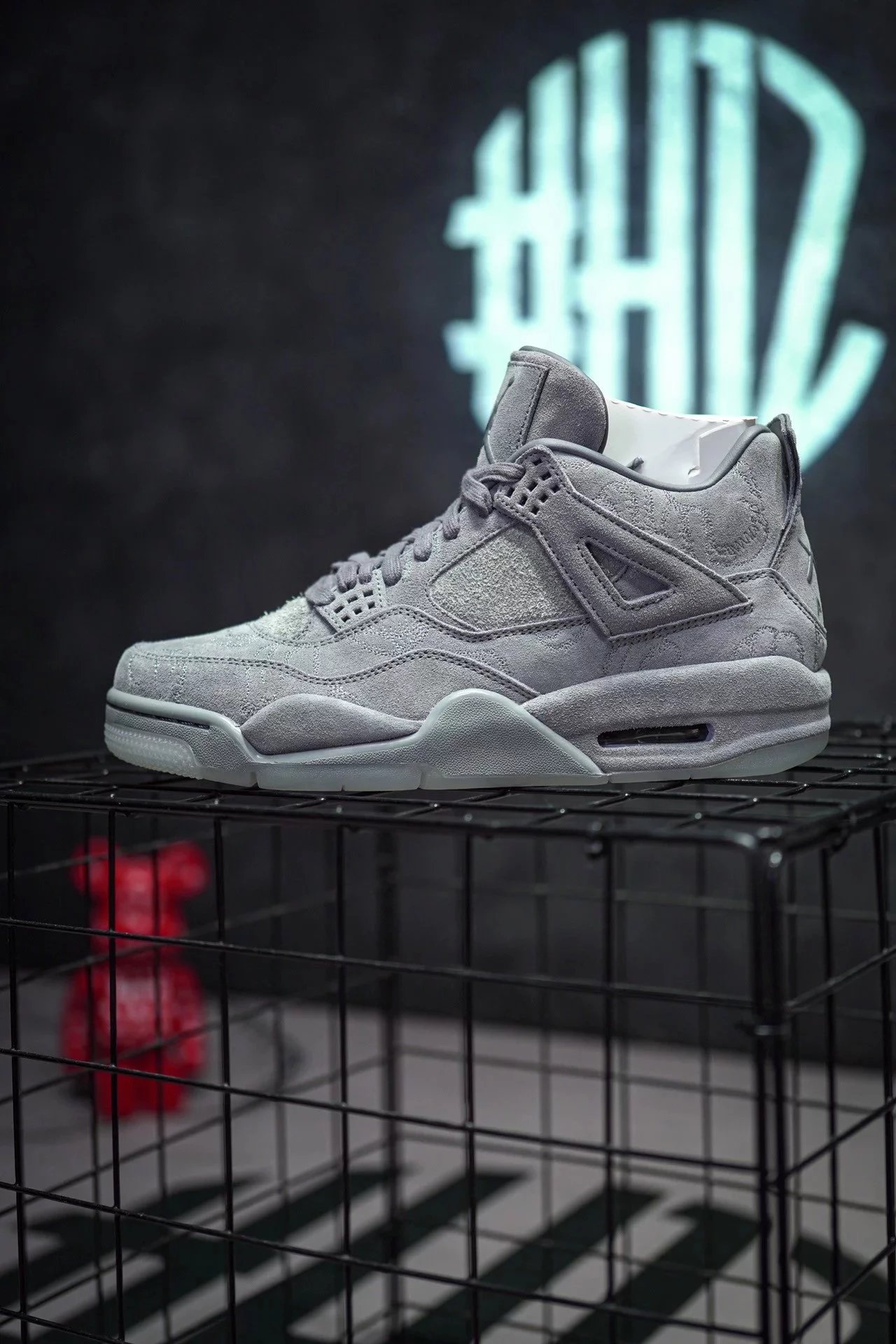 N720650【东莞大厂出品 Air Jordan 4 Retro Kaws 灰麂皮】二级市场仍然一鞋难求 正确麂皮皮料 采用正确电绣工艺 货号：930155-003   市面唯一正确档案夜光