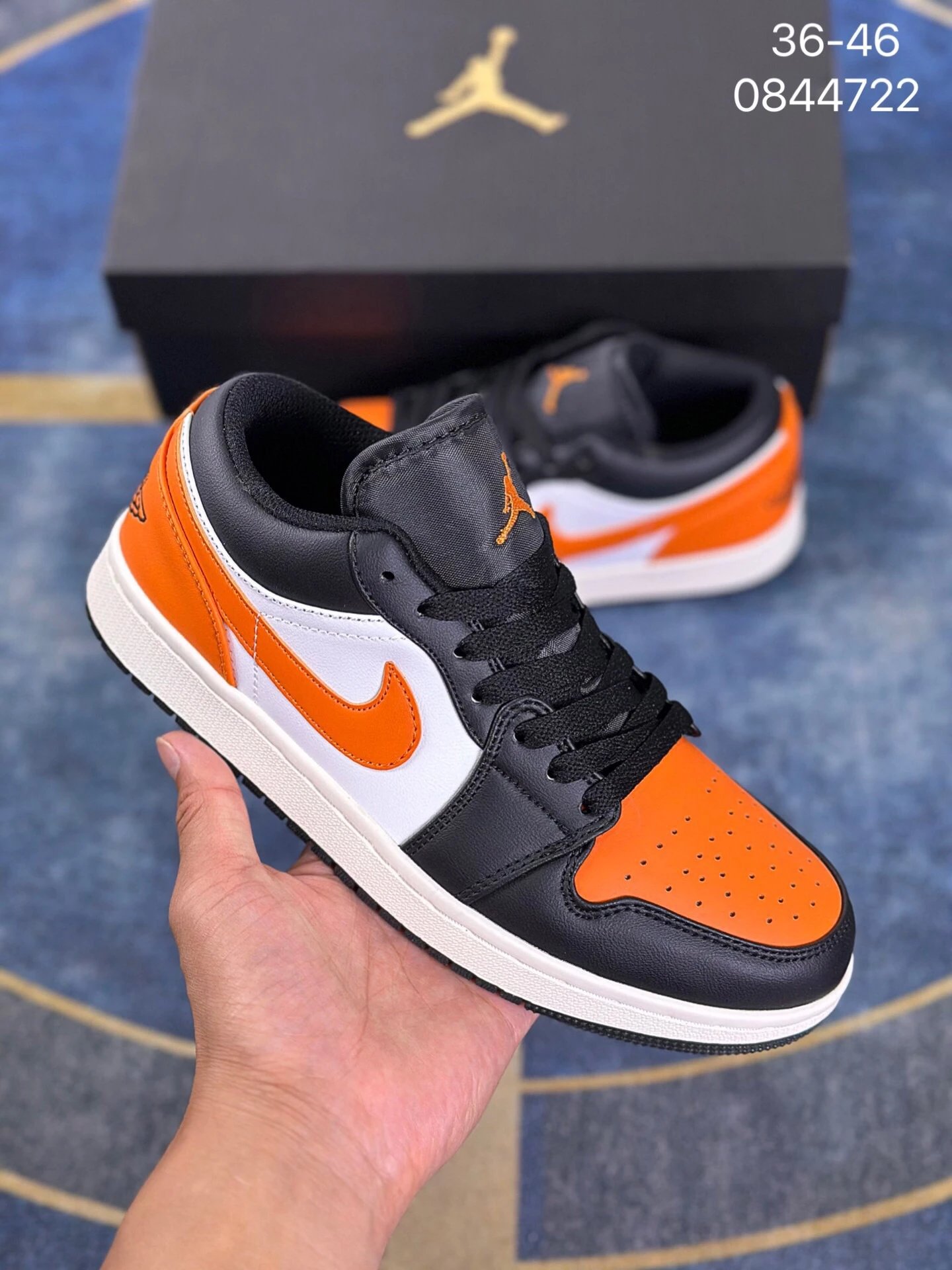 Low-Top Sneakers and Athletic Shoes photo 7
