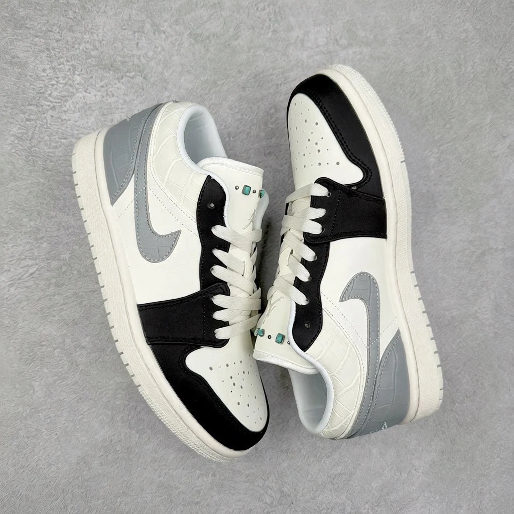 Low-Top Sneakers and Athletic Shoes photo 2