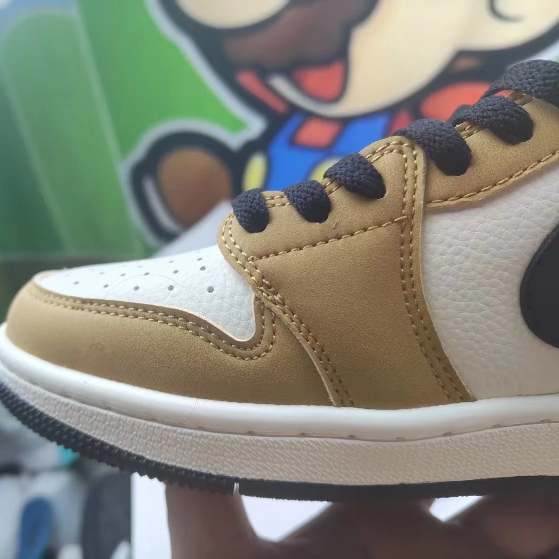 Low-Top Sneakers and Athletic Shoes