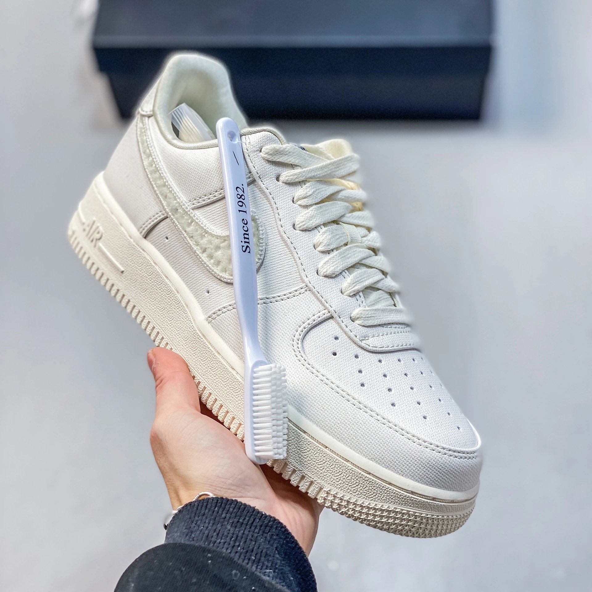 Women's Casual Suede Thick-Soled Sneakers photo 2