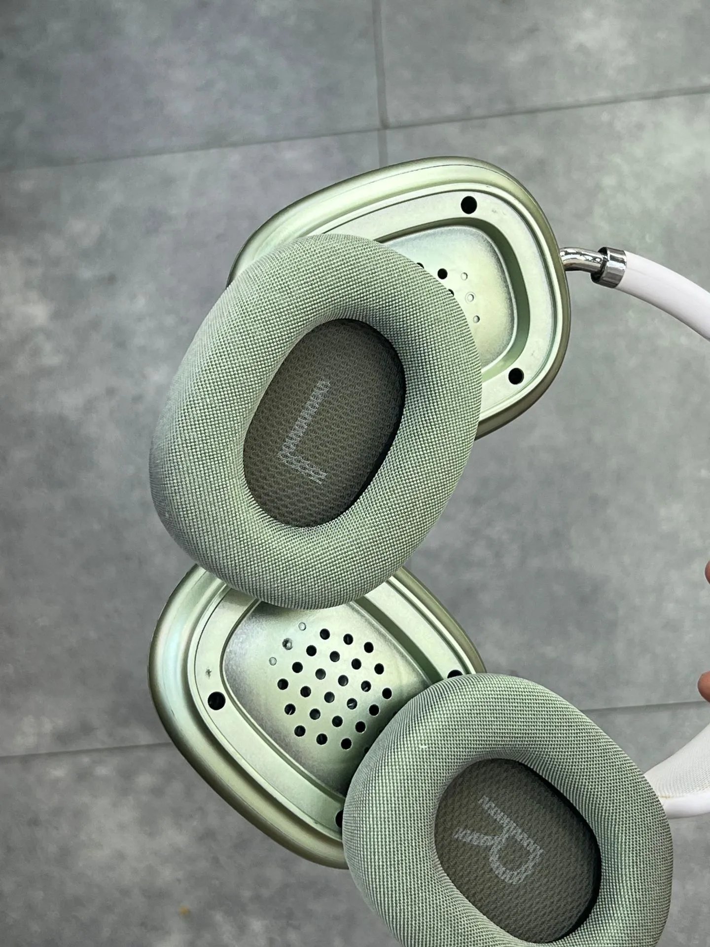 Wireless Bluetooth Earphones with Magnetic Ear Covers photo 6