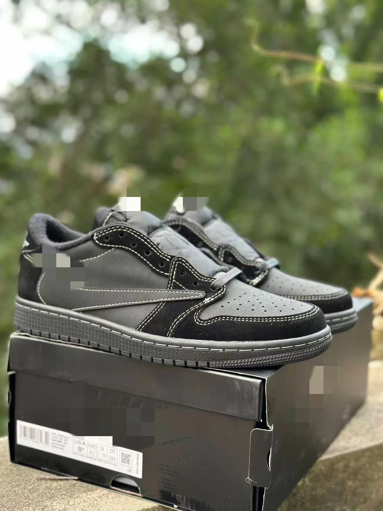 Low-Cut Hooked Canvas Sneaker photo 8
