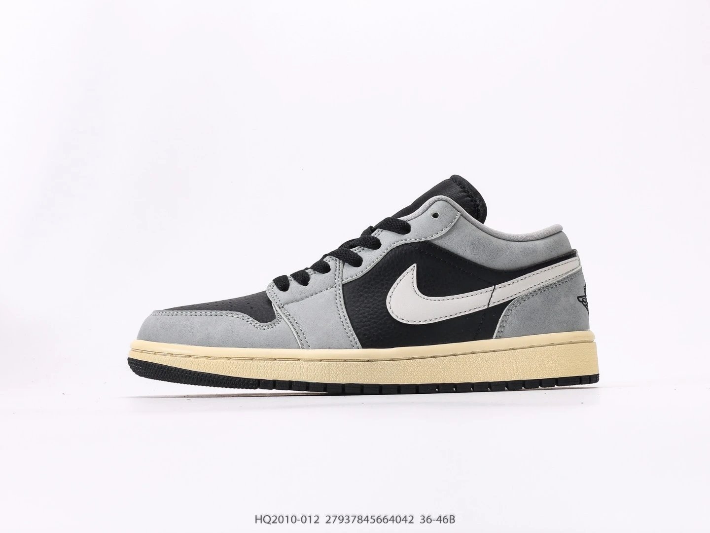 Low-Top Sneakers and Athletic Shoes photo 3