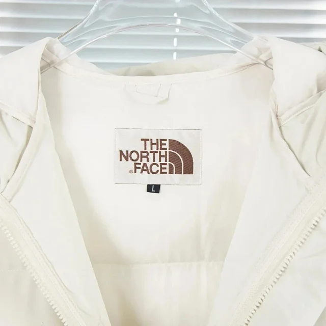 The North Face Down Jackets Hooded quilted puffer product detail image 8