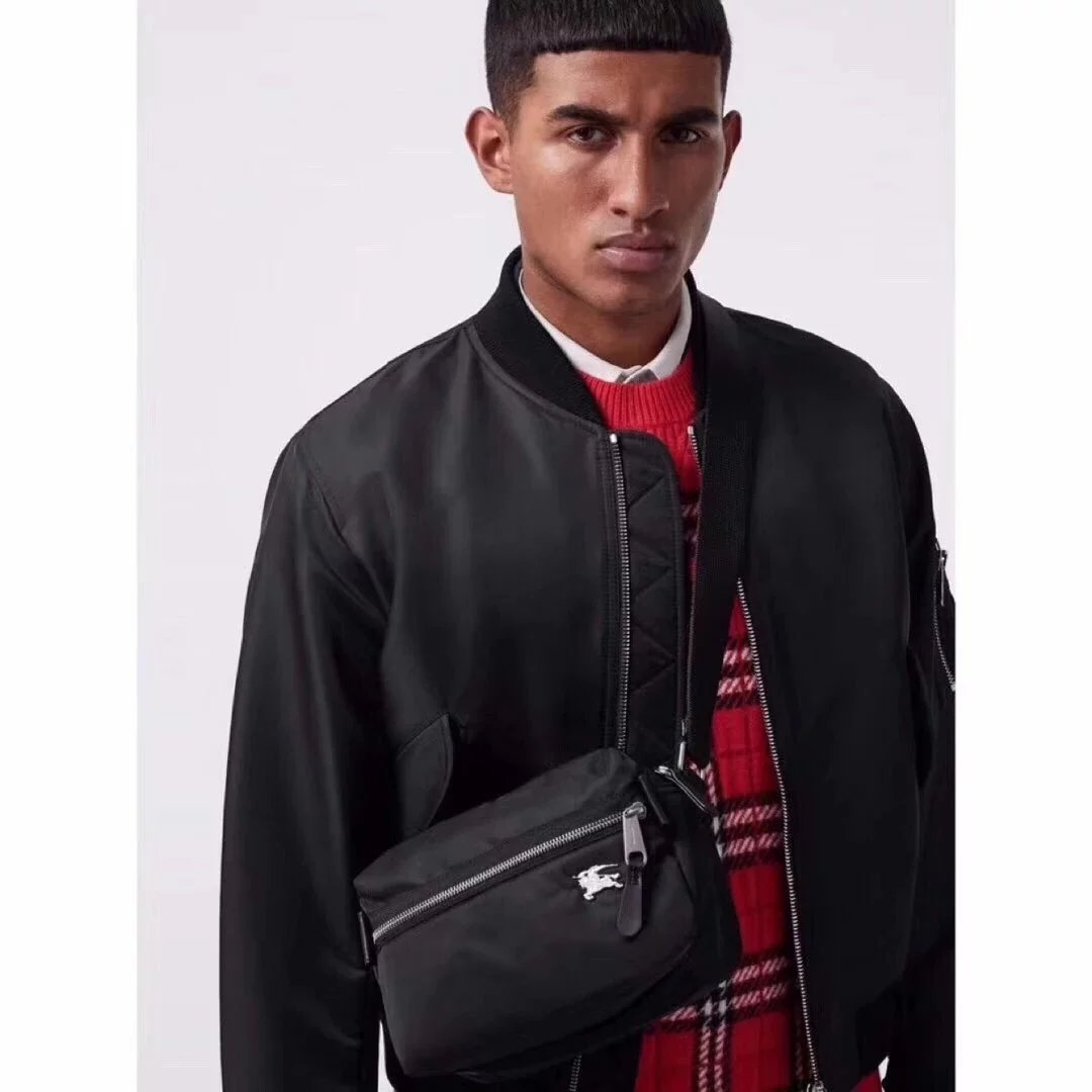 韩版BURBERRY博柏利男士小号邮差包尼龙轻便战马相机包时尚单肩斜挎包包 14