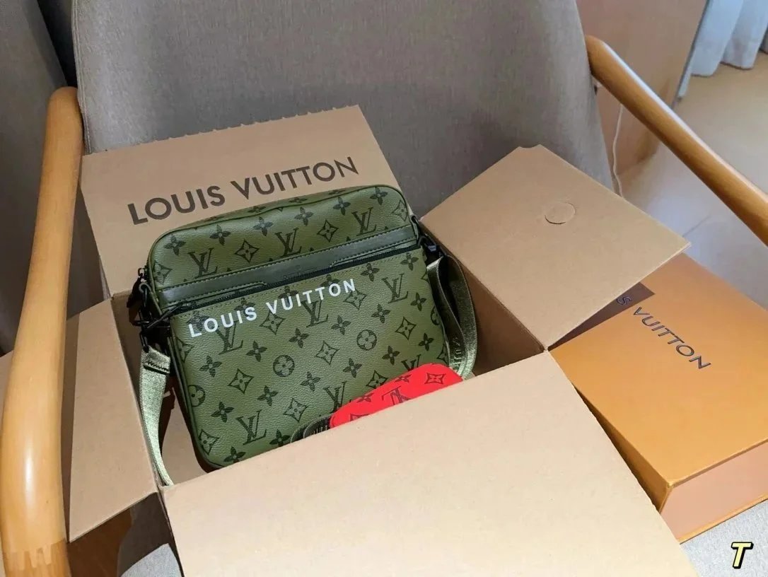 Louis Vuitton Crossbody Bags Monogram bag — 06