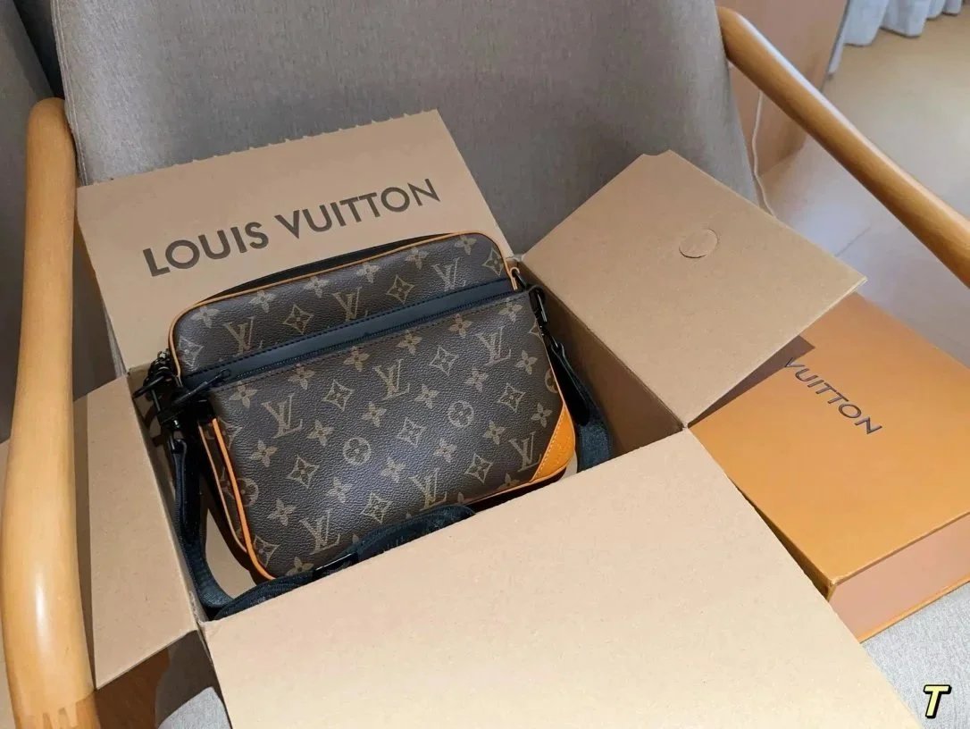Louis Vuitton Crossbody Bags Monogram bag — 05