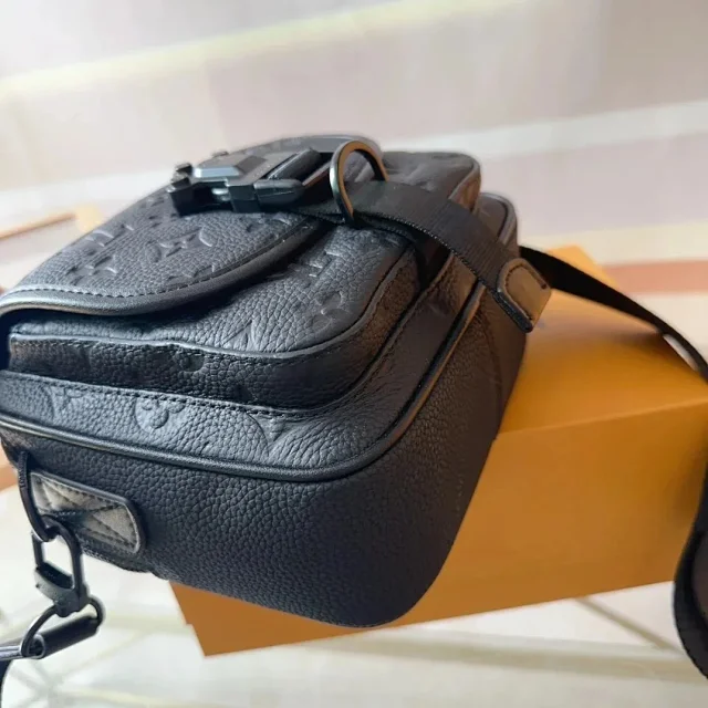 Louis Vuitton Crossbody Bags Monogram bag product detail image 4