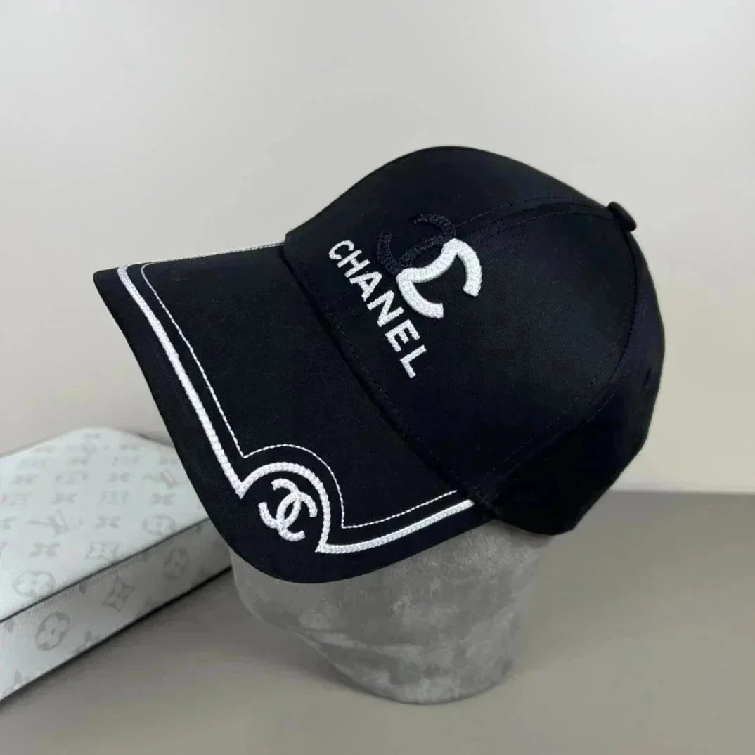 Chanel Hats Logo-embroidered baseball caps and bucket — 40