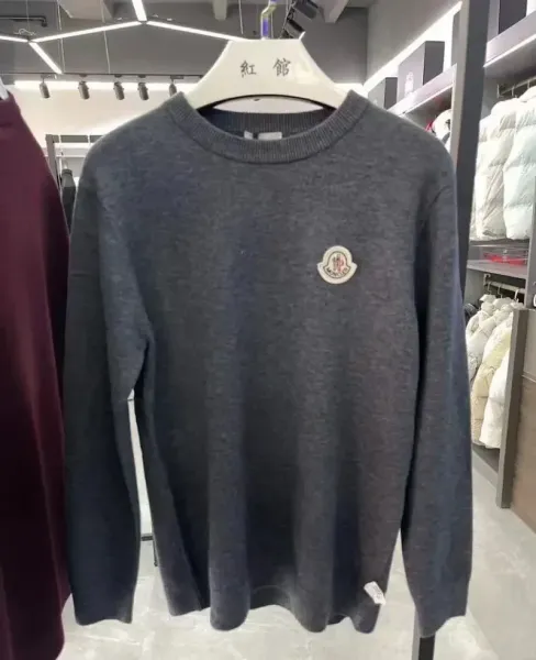 Moncler Logo Patch Crewneck Sweater Gray - 1