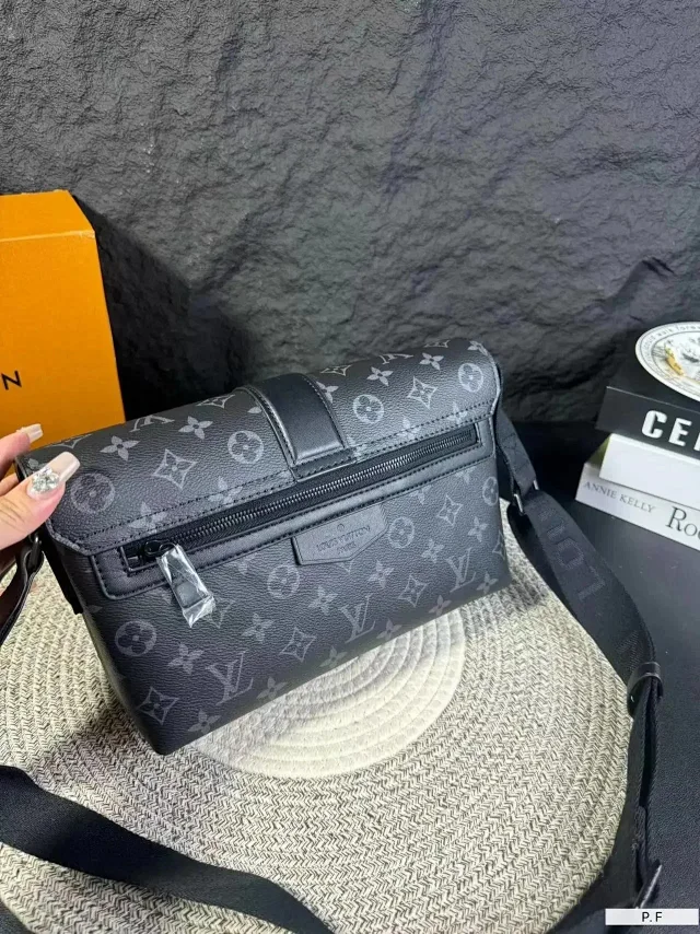 Louis Vuitton Crossbody Bags Monogram bag product detail image 6