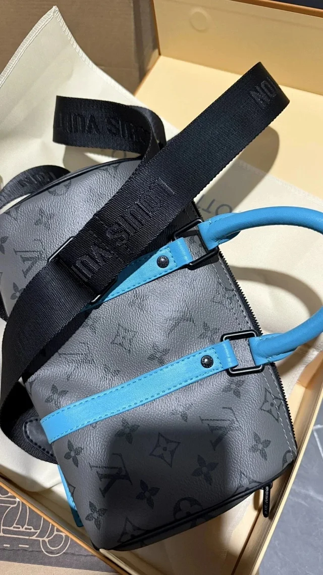 Louis Vuitton Crossbody Bags Monogram bag product detail image 2