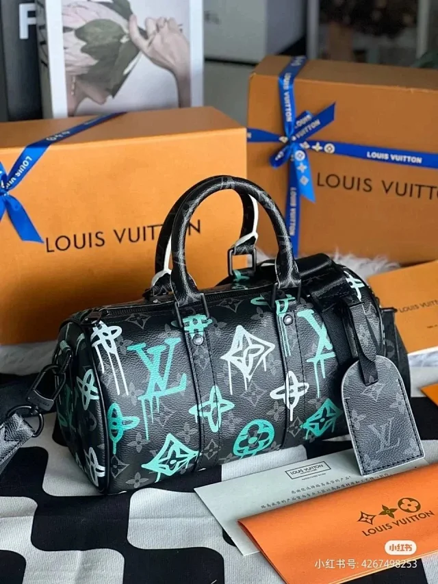 Louis Vuitton Crossbody Bags Monogram bag product detail image 3