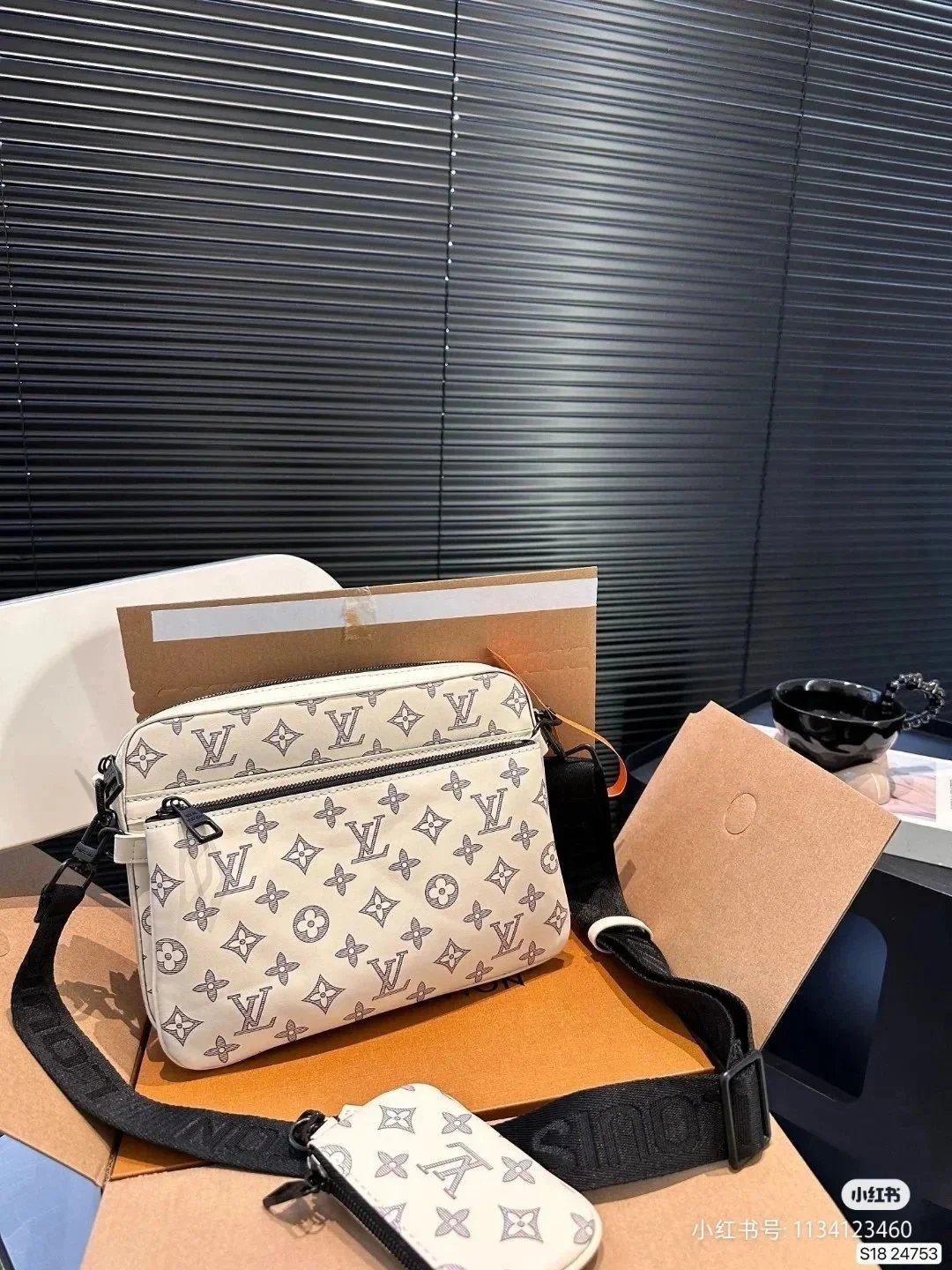 Louis Vuitton Crossbody Bags Monogram bag image 11