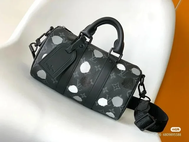 Louis Vuitton Crossbody Bags Monogram bag product detail image 8