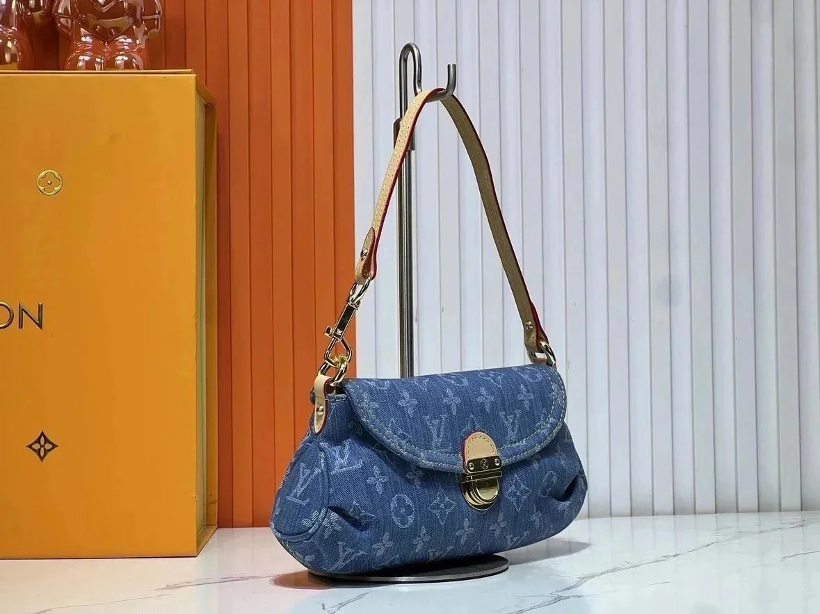 Youth Underarm Bag photo 7